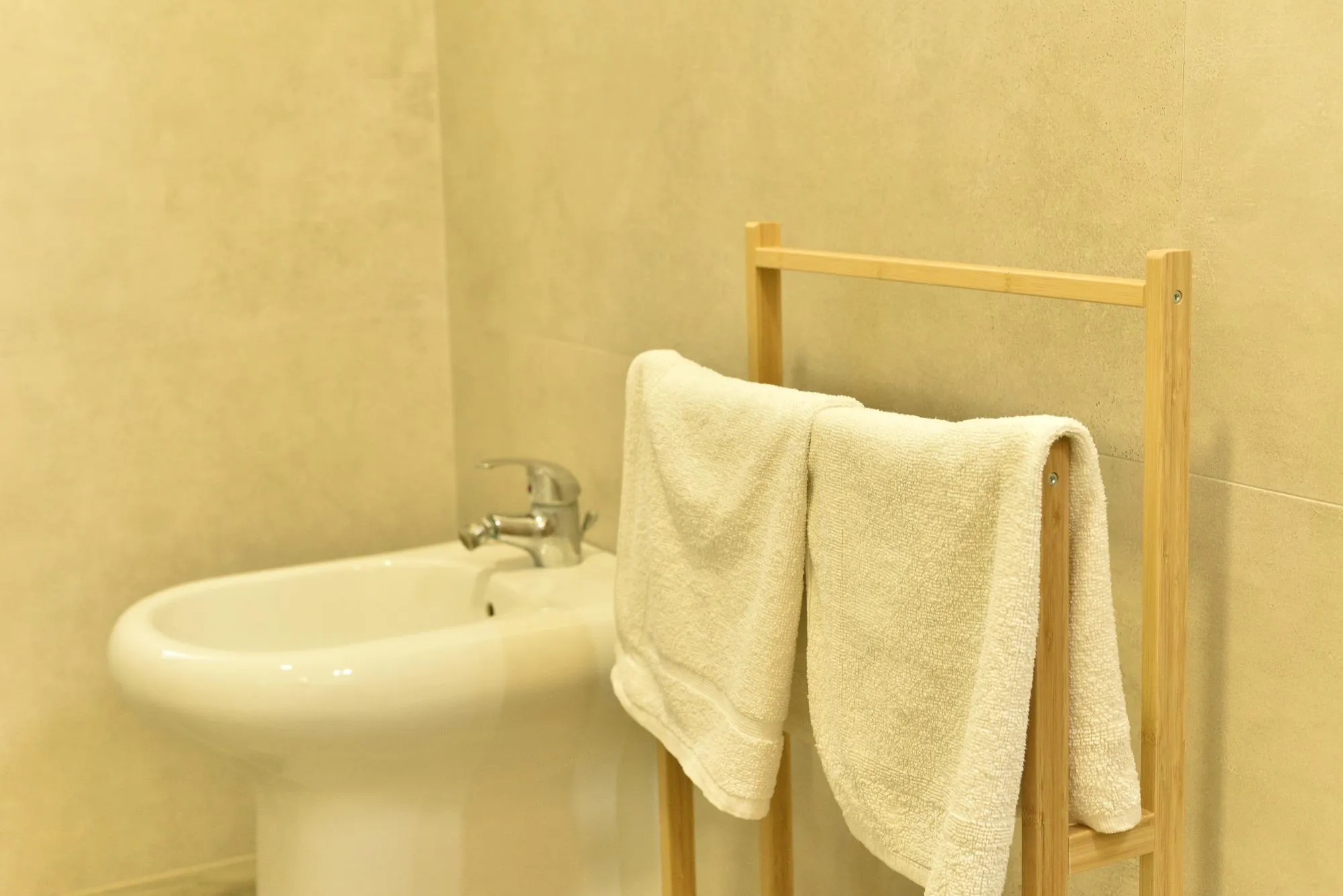 Biancheria e servizi del bagno di SiraCasa