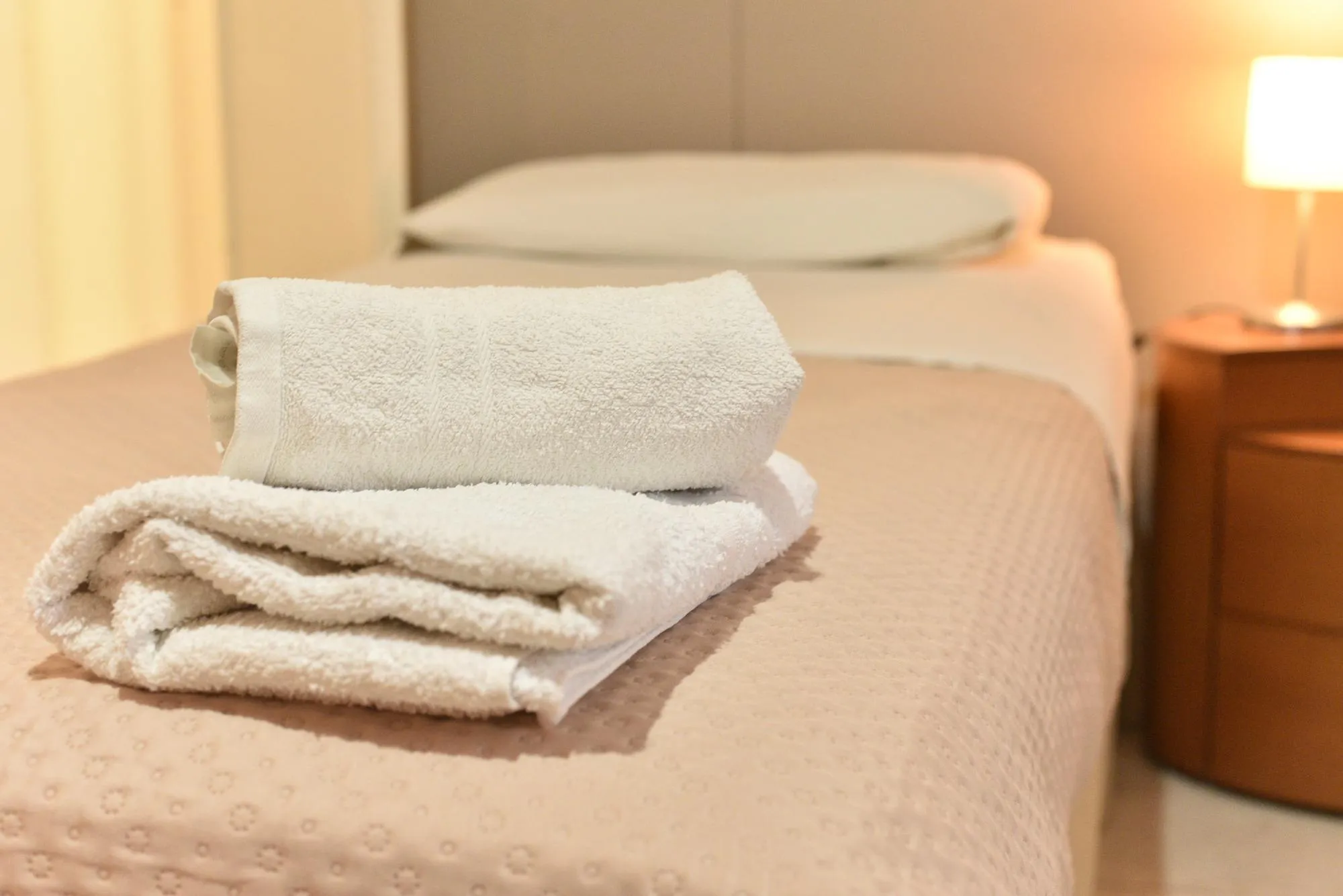 Dettaglio della biancheria da letto di SiraCasa