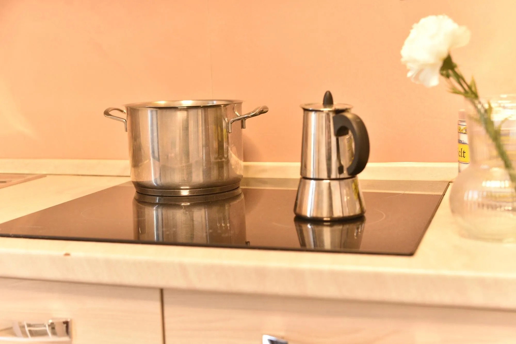 Dettaglio della cucina attrezzata di SiraCasa