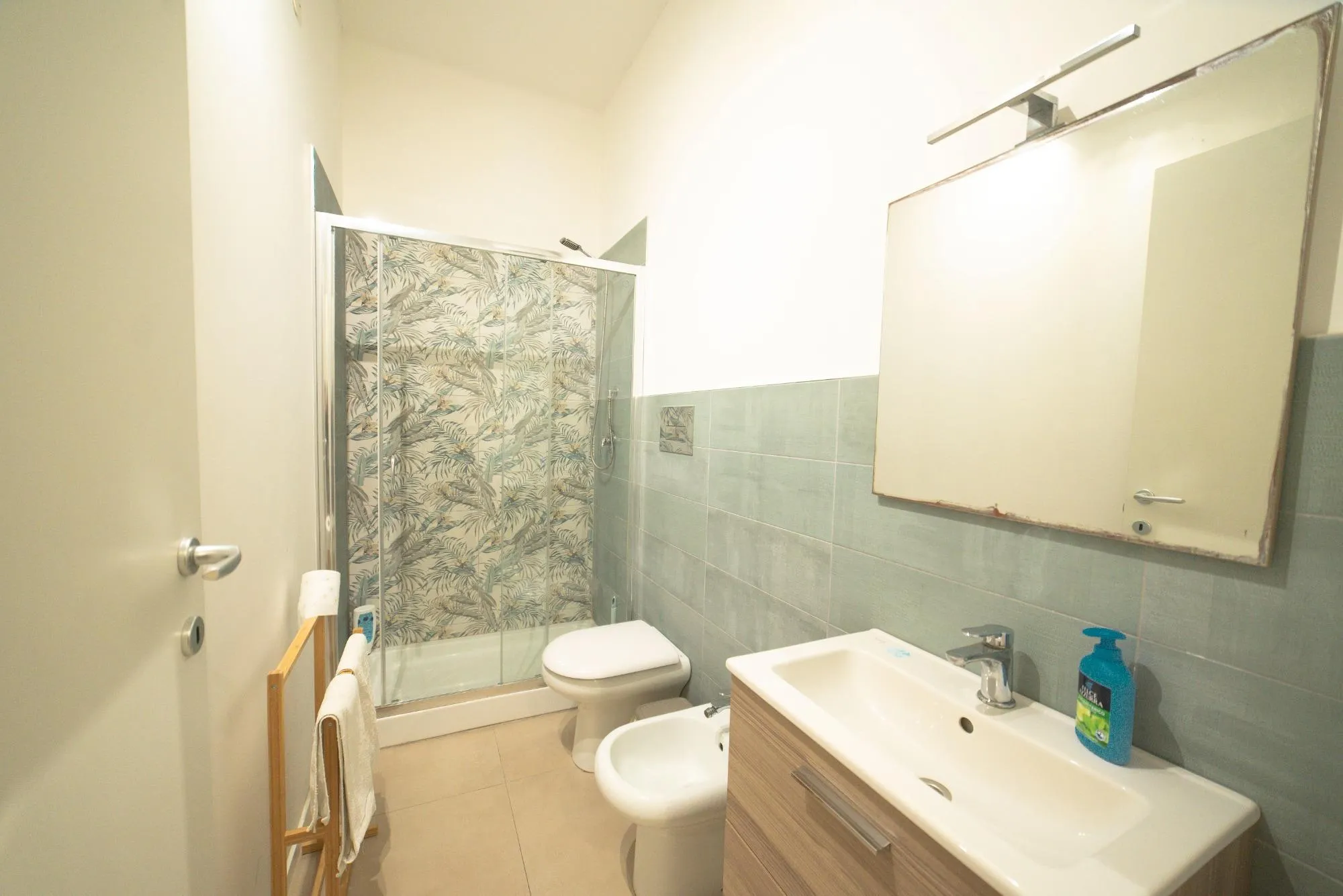 Bagno completo con doccia di SiraCasa