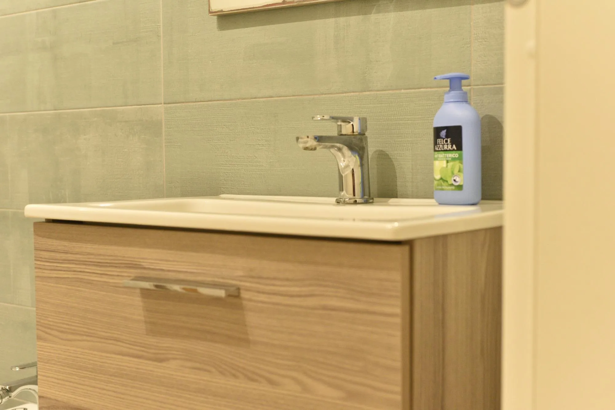 Lavabo e accessori del bagno di SiraCasa